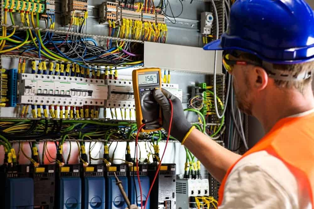electrician doing EICR test
